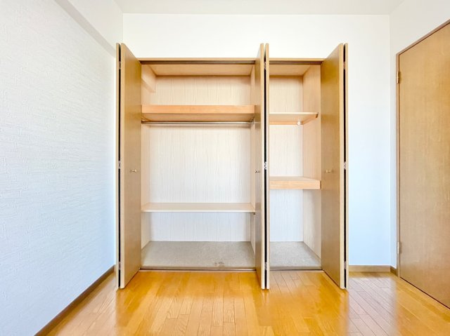 グローバル洛西口 3階の洋室