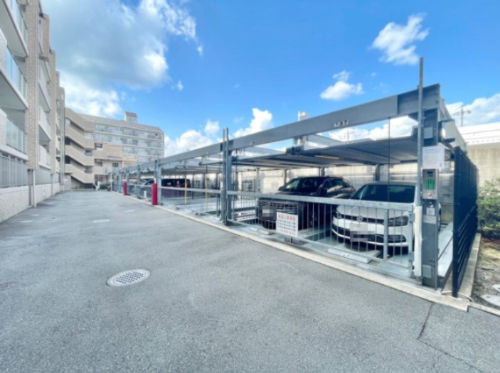 グローバル洛西口 3階の駐車場