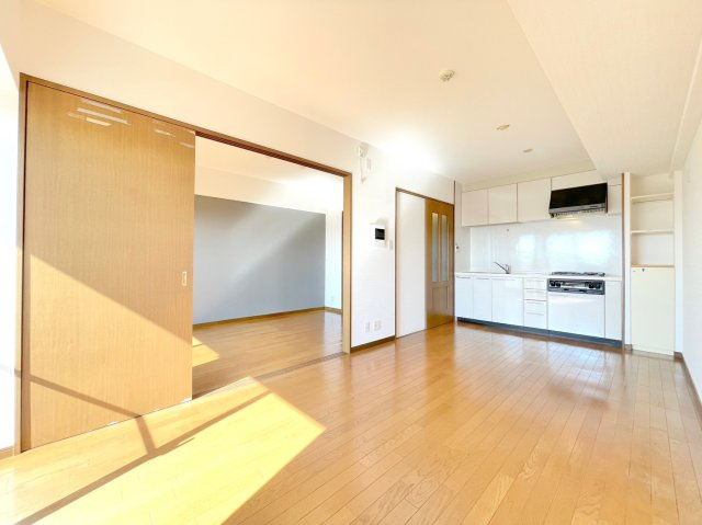 グローバル洛西口 3階の居間・リビング