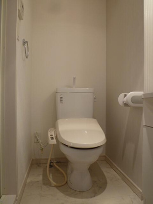 【トイレ】 | アンビシャス | 別号室の写真になります。現況優先。