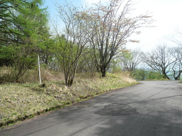 佐久高原荒船・草笛別荘地①の前面道路含む現地写真