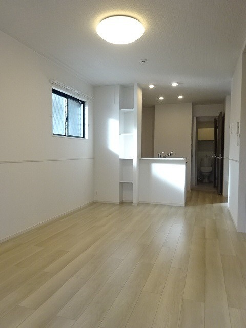 インスラトウガネDの居間・リビング