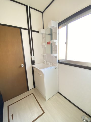 【独立洗面台】 | 本庄市下野堂　中古住宅   | 現地(2023年10月撮影)