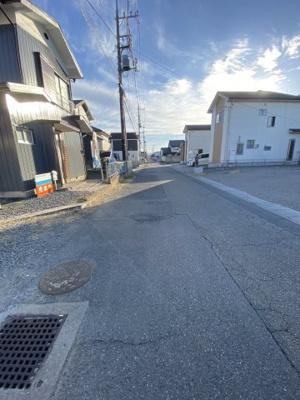 【前面道路含む現地写真】 | 本庄市下野堂　中古住宅   | 現地(2023年10月撮影)