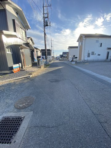 【前面道路含む現地写真】 | 本庄市下野堂　中古住宅   | 現地(2023年10月撮影)