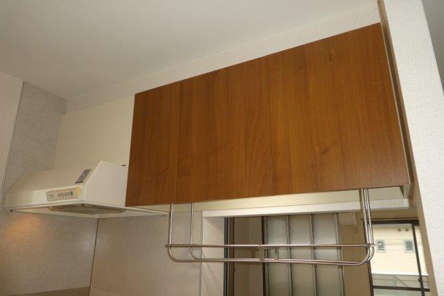 ペルレAのキッチン|キッチン上収納