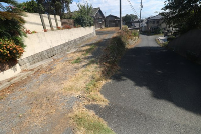 【前面道路含む現地写真】 | 古家付き土地（東須恵3406-3他）約776坪・現況渡し | 現地（2026年9月1日撮影）