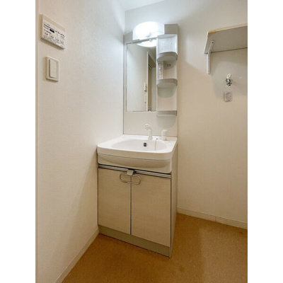 【独立洗面台】 | オレンジコート大橋 | 別号室の写真になります。現況優先。