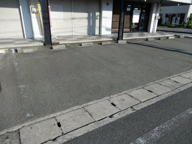 ロイヤルコーポ加古川の駐車場