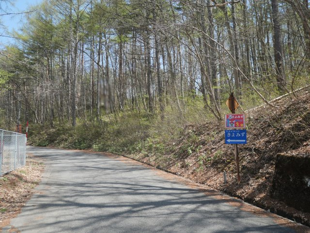 清水高原保険保養地①の前面道路含む現地写真