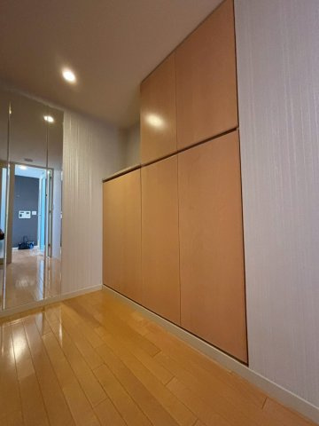 新神戸アパートメントの玄関