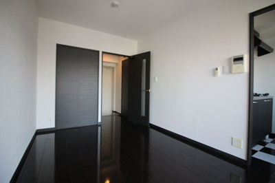 【居間・リビング】 | リライアンス井尻 | 別号室の写真になります。現況優先。