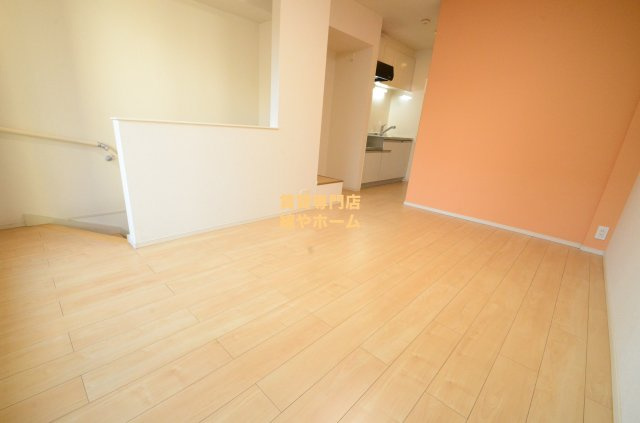 ブラウンメゾンの洋室|ゆったり過ごせるリビングです