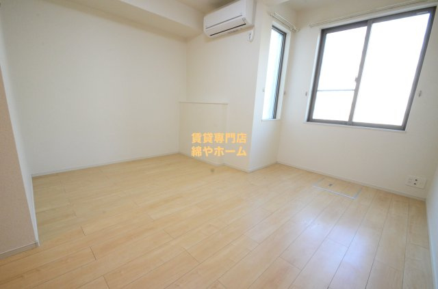 ブラウンメゾンの居間・リビング|こちらのリビングで趣味の時間をお楽しみください