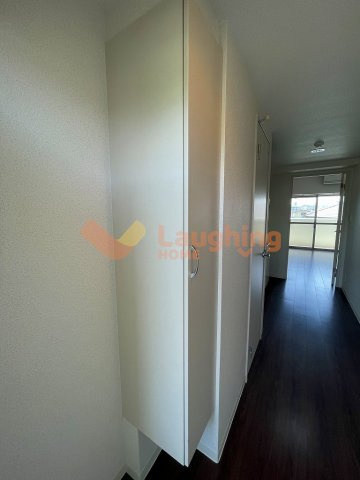 モントーレヒルズ東櫛原の玄関|収納もある玄関です