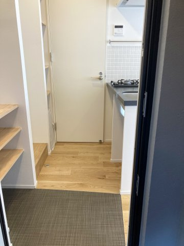 【玄関】 | trias138 | 玄関横収納付き