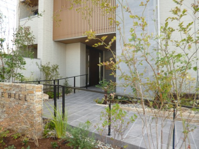 倉敷市大内の賃貸マンションのエントランス