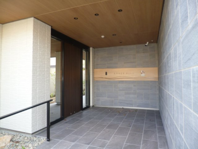 倉敷市大内の賃貸マンションのエントランス