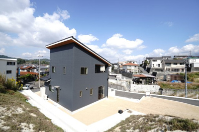 【外観】 | 【大黒柱のあるお家】西条町田口新築戸建 | 現地（2023年10月18日11：00頃）撮影