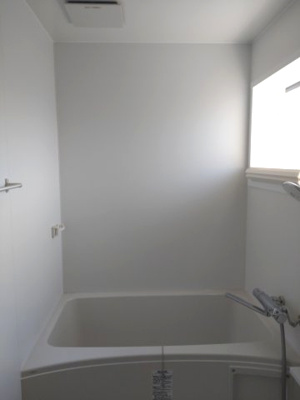 【浴室】 | 土佐市高岡町甲　中古住宅 | バスルーム　窓あり