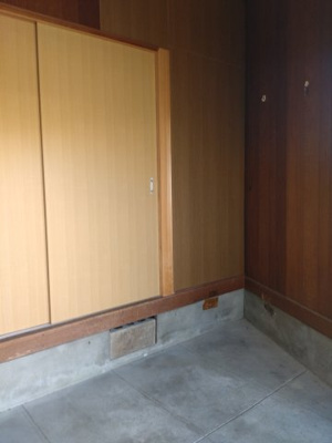【玄関】 | 土佐市高岡町甲　中古住宅 | 玄関土間　バイク入ります