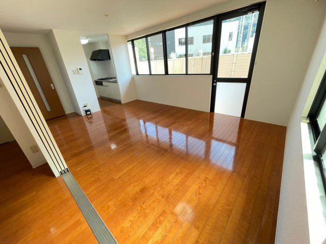 レジデント京泊の居間・リビング