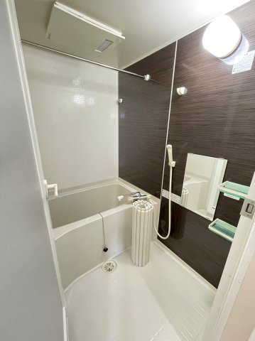 レジデント京泊の浴室