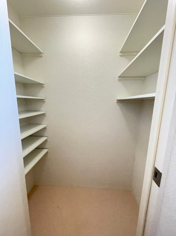 レジデント京泊の収納