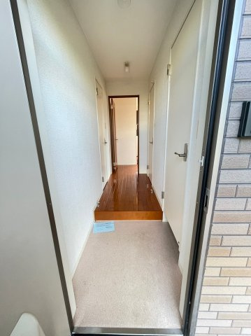 レジデント京泊の玄関