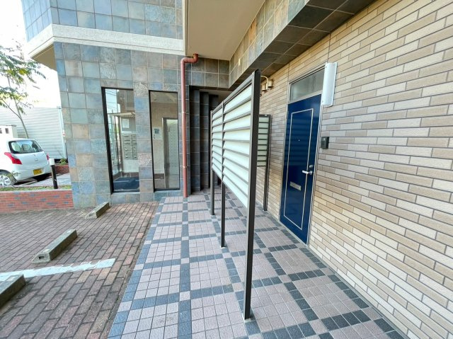 レジデント京泊のエントランス