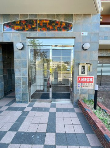 レジデント京泊のエントランス