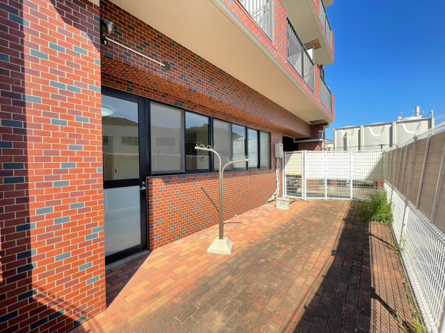 レジデント京泊の庭