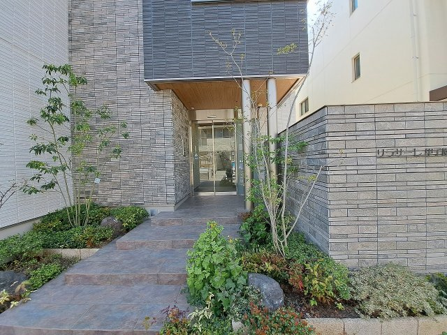 リラサーレ甲子園高潮町のエントランス