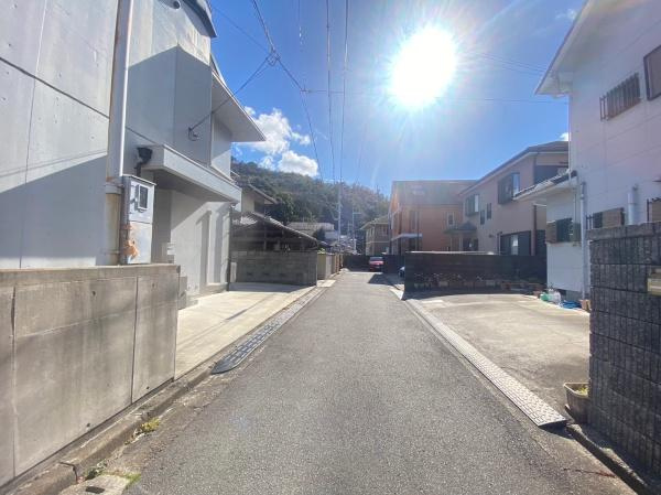 和歌山市西浜　中古戸建の前面道路含む現地写真|交通量の少ない閑静な住宅街