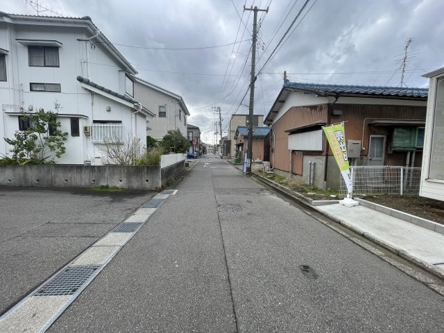 東区上木戸2丁目　中古戸建の前面道路含む現地写真