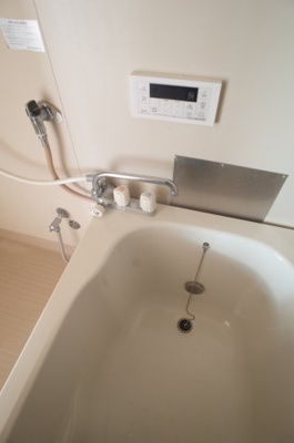【浴室】 | ホワイトハウス | このお家賃で追い焚き使えるなんて、初めての経験です。