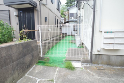 【その他共用部分】 | ホワイトハウス | 止まれー！　ここは入れないぞ！