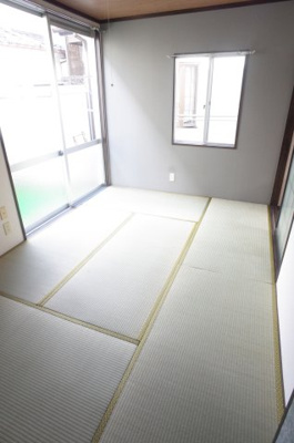 【エントランス】 | ホワイトハウス | 建物は積水ハウスの賃貸アパート。