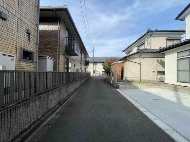 東区上木戸2丁目　中古戸建の前面道路含む現地写真
