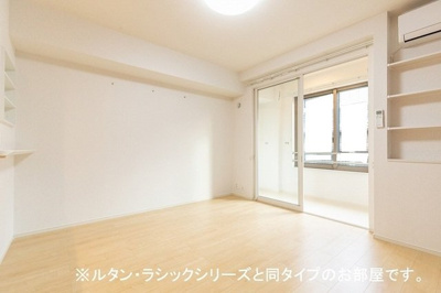 【内装】 | エルゴラッソ | 明るい室内です