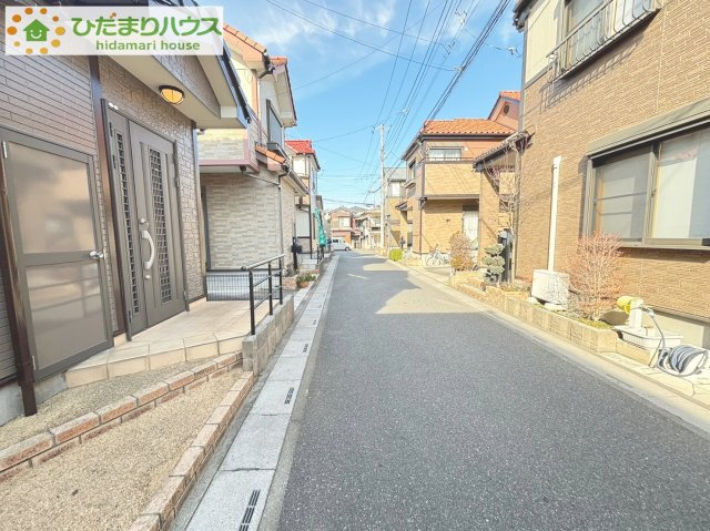 上尾市平塚　中古一戸建ての前面道路含む現地写真