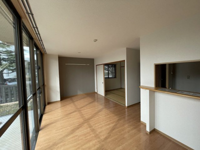 【居間・リビング】 | ルネスアレイゼ | 別のお部屋の写真です