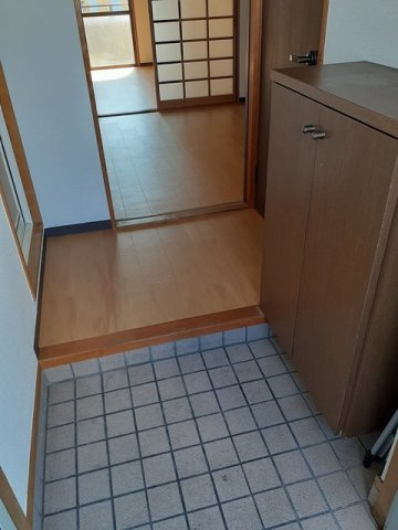 アネックス森岡の玄関|収納もある玄関です