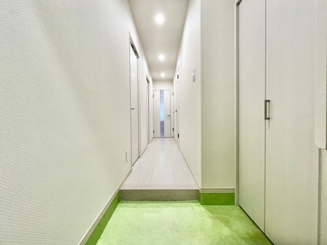 デルフィ西大路 2階の玄関