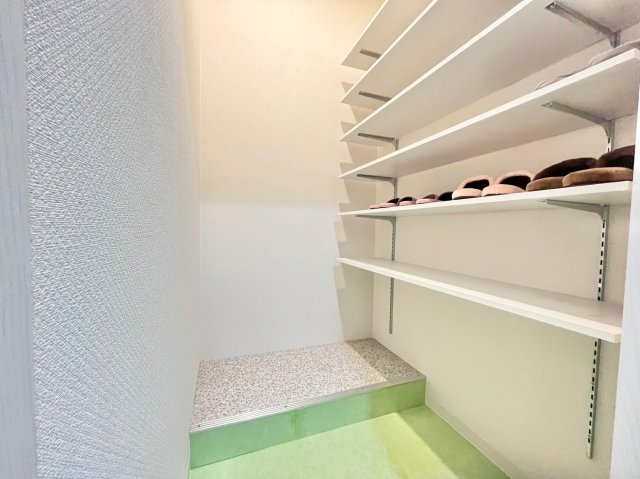 デルフィ西大路 2階の玄関