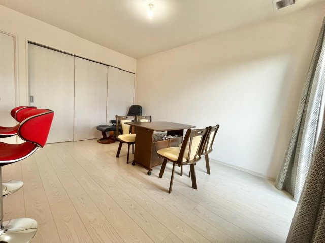 デルフィ西大路 2階の居間・リビング