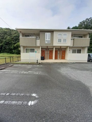 【駐車場】 | リヴァーサイド意宇Ⅵ | 駐車場があるので、車を買う予定の方も安心です