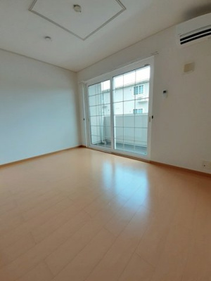 【居間・リビング】 | リヴァーサイド意宇Ⅵ | 使いやすいリビングです