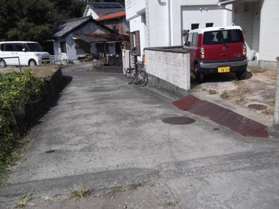 【前面道路含む現地写真】 | 洲本市由良中古住宅