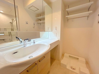 【洗面所】 | トリシア・ヒナ